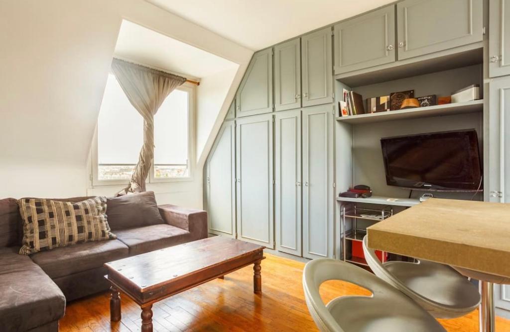 Beautiful apartment with a view of Eiffel Tower in center Paris 41 Avenue du Maine, 75014 Paris