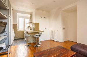 Beautiful apartment with a view of Eiffel Tower in center Paris
