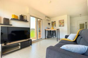 Beautiful apartment with private pool and balcony!