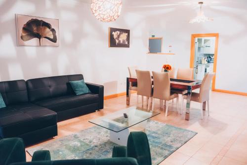 Beautiful Apartment with Sea View and Garden