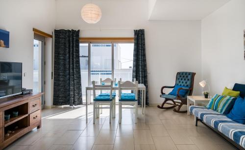 Beautiful apartment with terrace and a pool