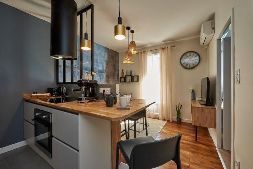 Beautiful apartment with terraceair conditioned-beautifully decorated #K6