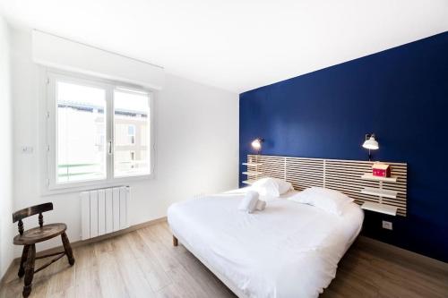Beautiful brand new apartment with Ac and balcony