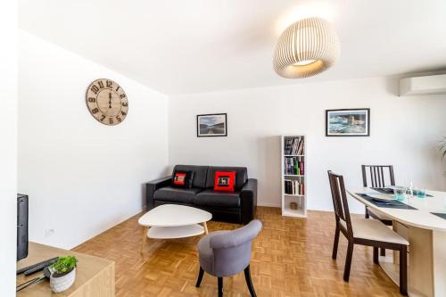 Beautiful brand new apartment with Ac and balcony