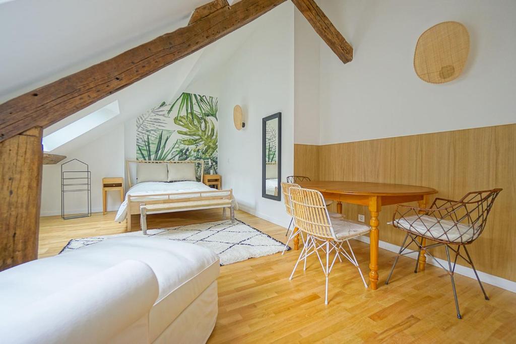 BEAUTIFUL BRIGHT apartment near the Marais 3 Rue Commines, 75003 Paris