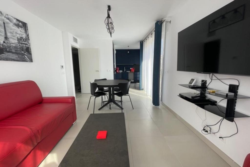 Beautiful Bright Apt At 3 Min Walk From The Beach 17 Chemin des Îles, 06160 Antibes