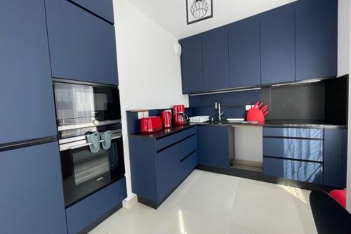 Beautiful Bright Apt At 3 Min Walk From The Beach