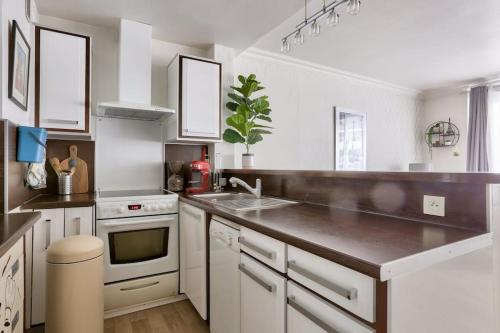 Beautiful bright Parisian apartment near Bercy