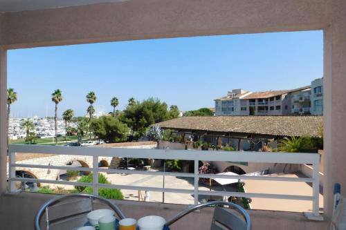 Beautiful bright T2 ideally located \