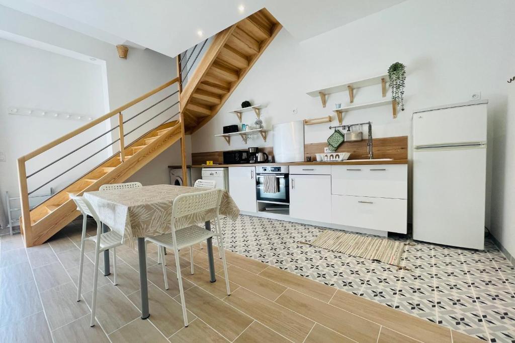 Appartement Beautiful charming T3 duplex in the center of a small wine village 2, rue du Pont 37530 MOSNES (appartement de gauche) 37530 Mosnes