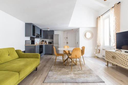 Beautiful City Center & Renovated Duplex Minutes from Beaches & Palais