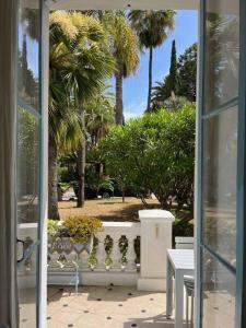 Beautiful garden apartment steps from the beach