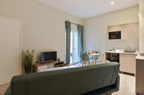 Beautiful modern flat with two terraces and parking in Cannes - Welkeys
