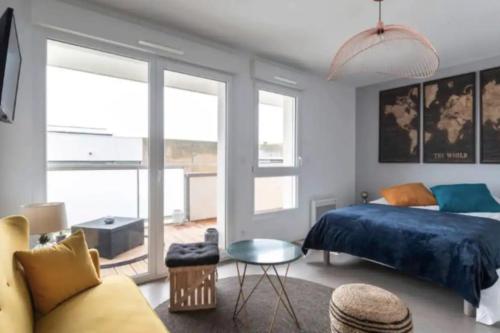 Beautiful Modern Studio with TERRACE near the SEA