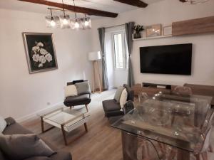Beautiful Old Town flat, near the beach