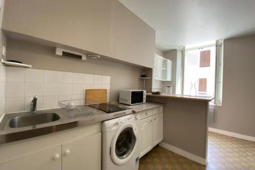 Beautiful Studio 30 M For 2 In The Heart Of Caen