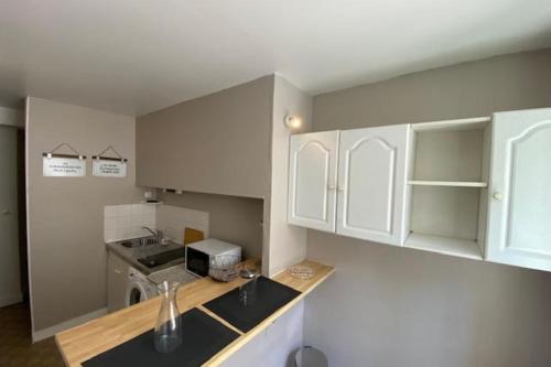 Beautiful Studio 30 M For 2 In The Heart Of Caen