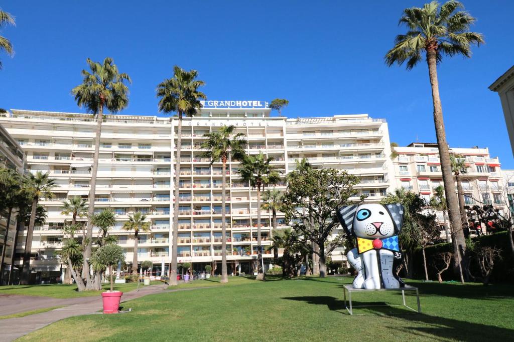 Beautiful studio at the Grand Hotel Residence with sunny balcony 138 06400 Cannes