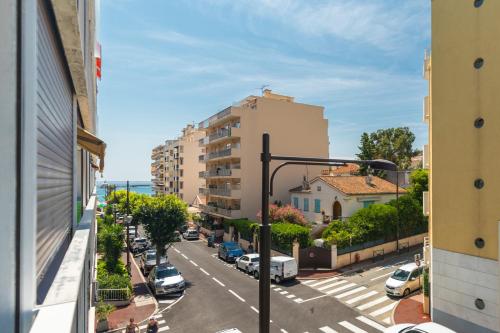 Beautiful studio near sea (free parking)