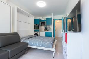 Beautiful studio near sea (free parking)