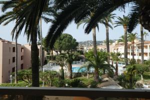 Beautiful T2 Résidence du Golfe 1st with parking pool and air conditioning