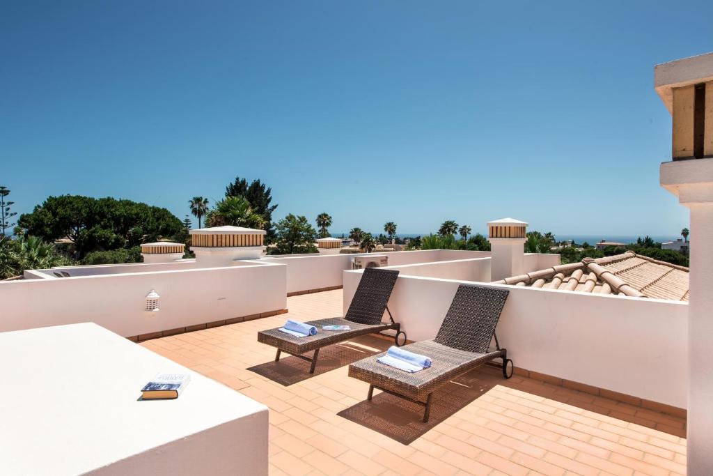 Beautiful Two Bedroom Apartment with Roof Terrace Urbanização Aldeia Golfemar Lt. 100B, Alfanzina, 8400-550 Carvoeiro