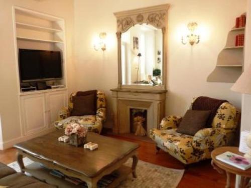 Beautifully decorated two bedroom apartment in the heart of Cannes five minutes walk from Palais 409