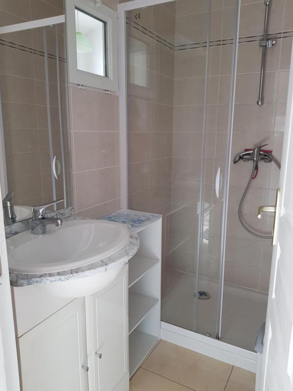 Beautifully styled ski apartment, sleeps 5, in Les Gets