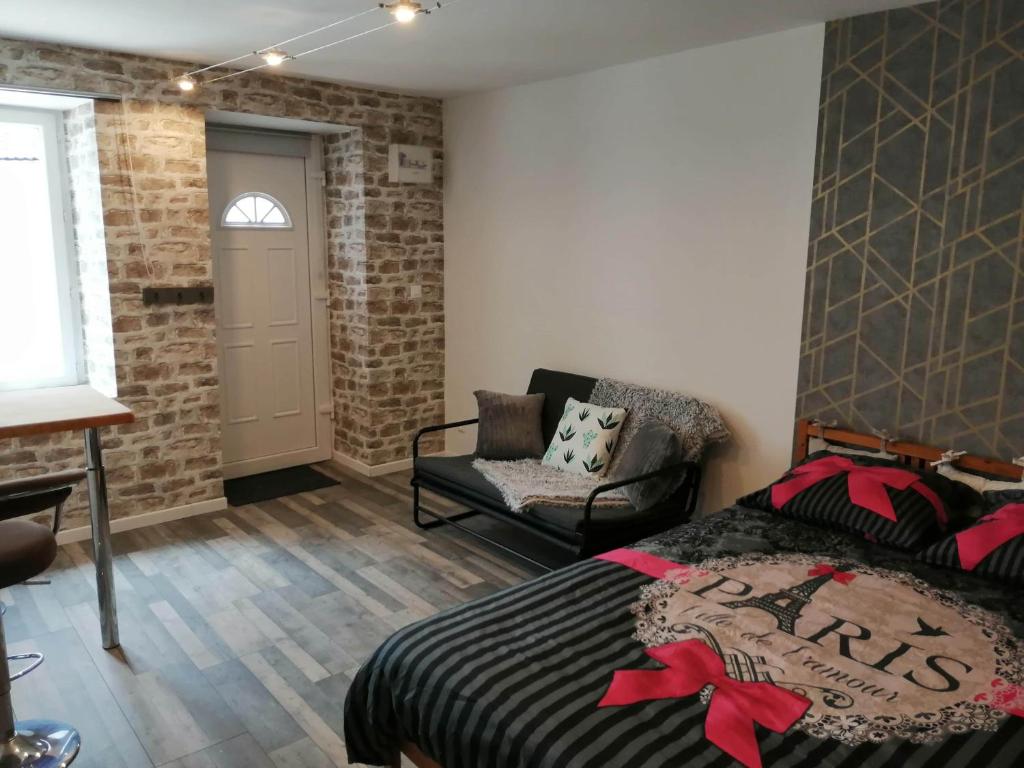 Bed & Kitchen