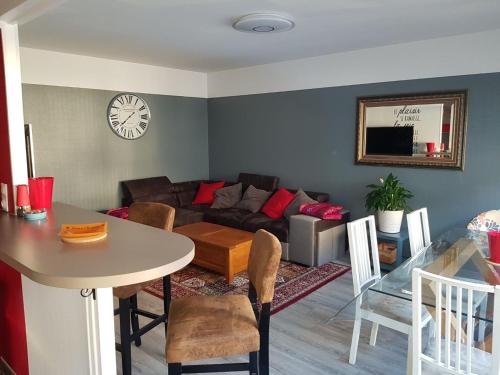 BedinReims cozy apartment parking and wifi free ideal 4 Adultes et 2 Enfants