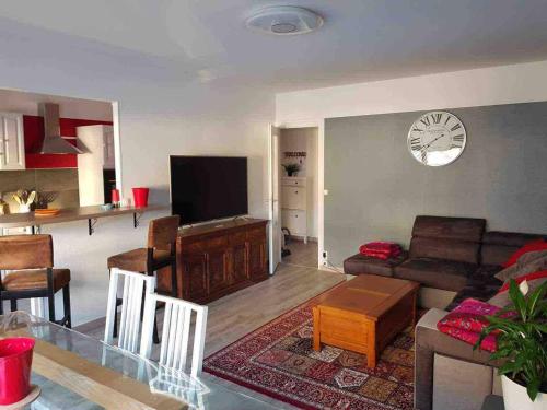 BedinReims cozy apartment parking and wifi free ideal 4 Adultes et 2 Enfants