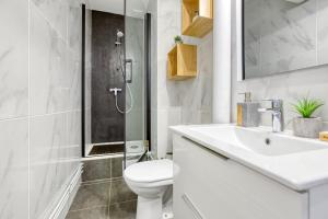 Bee Home Metro 7 + RER C + Easy Check-in + Parking