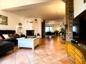 Behagliches Haus mit Kamin und romantischem Garten
