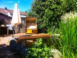 Behagliches Haus mit Kamin und romantischem Garten
