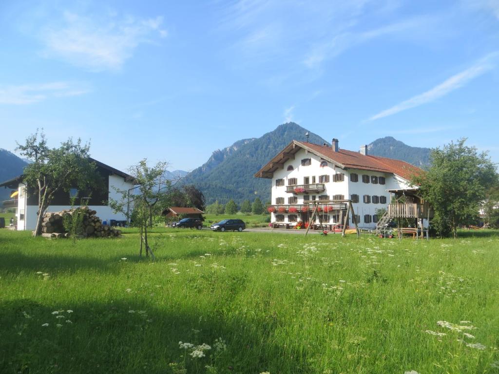 Appartement Beim Broi Mitterwegen 4 Erdgeschoss eines Mehrfamielienhauses 83324 Ruhpolding