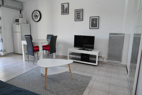 Bel appart avec piscine à 5min à pied de la plage