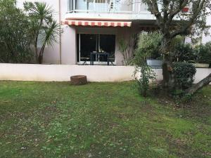 Bel appart neuf, terrasse , parking, plage à 400 m