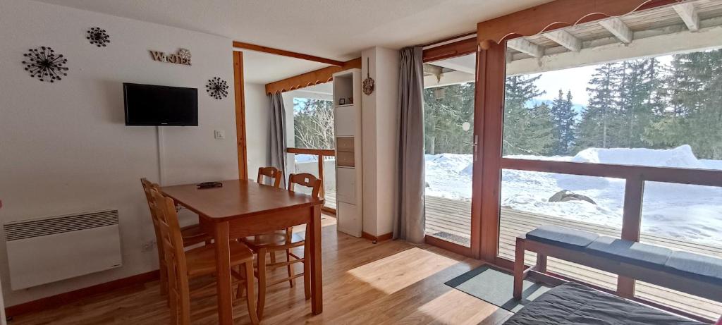 Appartement Bel appart pour 4/6 pers plein SUD sans vis a vis Les Silenes E01 Route de Bachat Bouloud 38410 Chamrousse