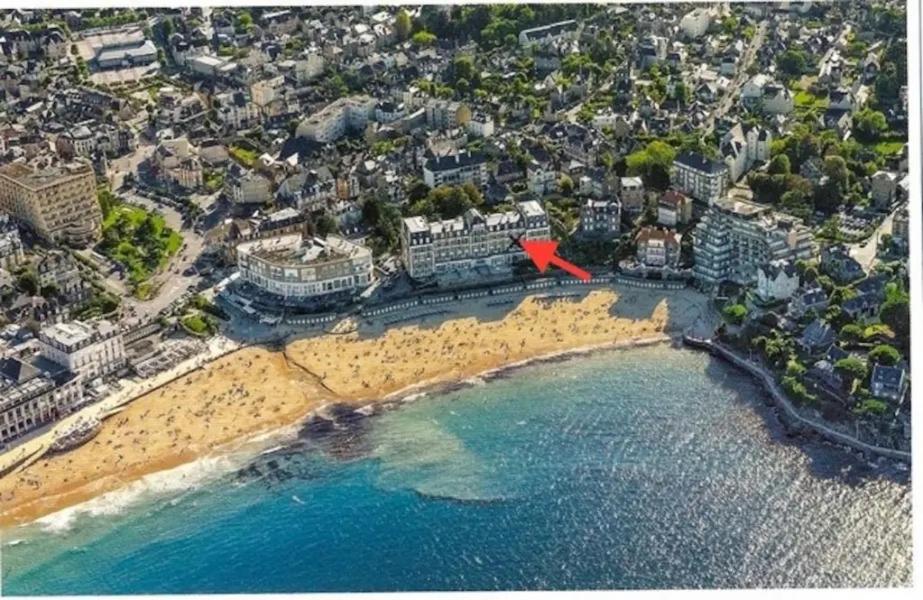 Appartement Bel Appartement 115m2 vue mer les pieds dans l'eau 6 Boulevard Albert 1er 35800 Dinard