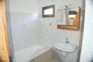 BEL APPARTEMENT 2 PIECES A 200m DES PLAGES