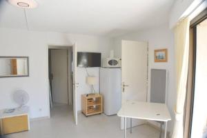 BEL APPARTEMENT 2 PIECES A 200m DES PLAGES