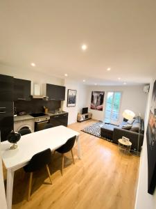Bel appartement 40 m2 apercu mer à 350 m des plages