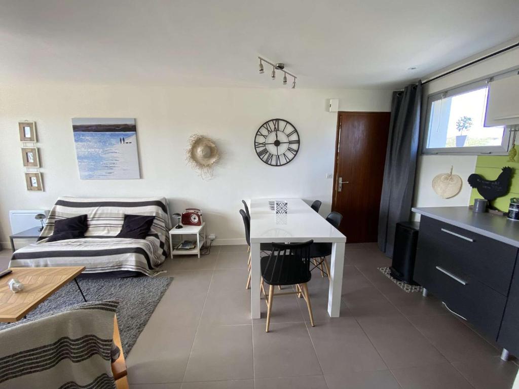 Bel appartement 5 pers à 100m de la plage à PERROS-GUIREC Réf - 891 Résidence Le Squewel  - Appartement n°6, 22700 Perros-Guirec