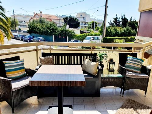 Bel appartement à 50m de la plage, 2 pièces climatisées, parking privé