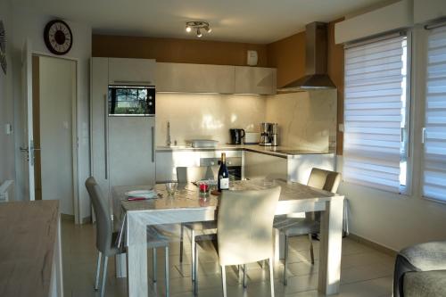 Bel appartement à 50m du port de plaisance