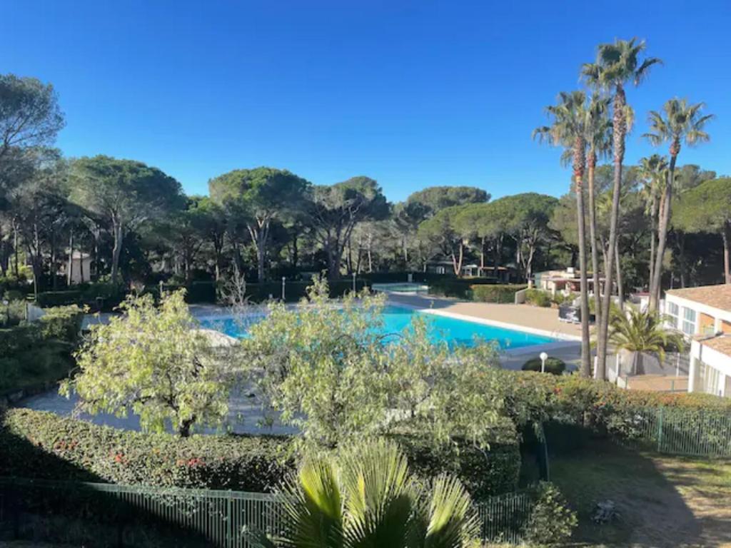 Bel appartement à Saint-Raphaël avec vue piscine Appartement #202 90 Allée Muirfield, 83700 Valescure