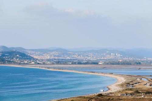Bel Appartement accès direct mer; L'Almanarre, HYERES