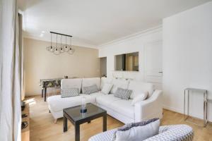 Bel appartement avec lit double dans Paris 15ème