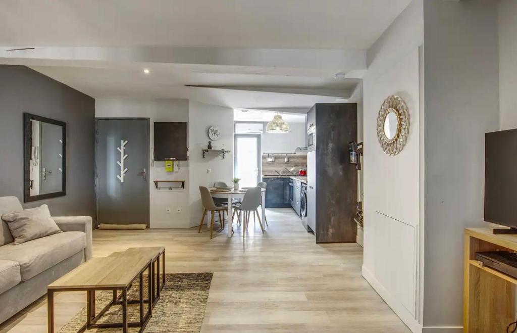 Bel appartement avec terrasse au cœur d'Avignon 27 Rue Lanterne, 84000 Avignon