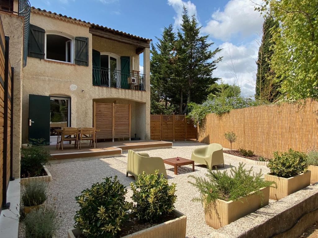 Appartement Bel appartement avec terrasse et beau jardin classé 1 étoile 20 Lotissement Clair Torrege 13600 La Ciotat